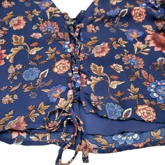 Forever 21 Blouse M 3/4 Bell Sleeve Crop Lace Up Back Boho Floral - Picture 7 of 7